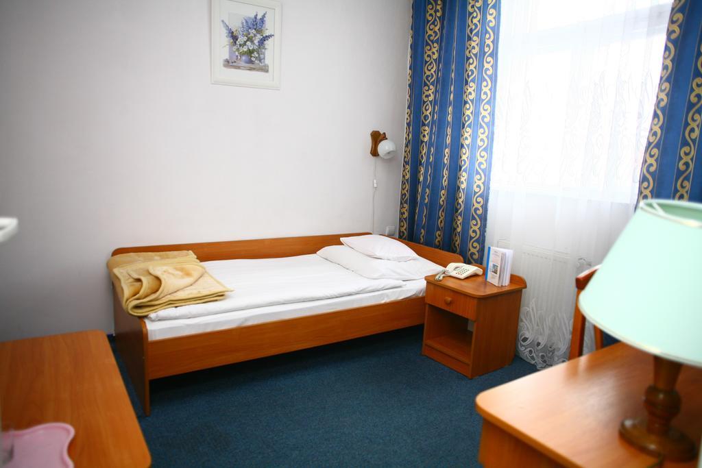 Europa Otel Jelenia Gora Oda fotoğraf